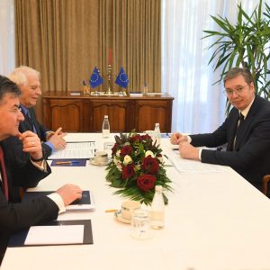 Направивме добар исчекор, договоривме неколку точки, една од нив формирање на заедници на српски општини, вели Вучиќ