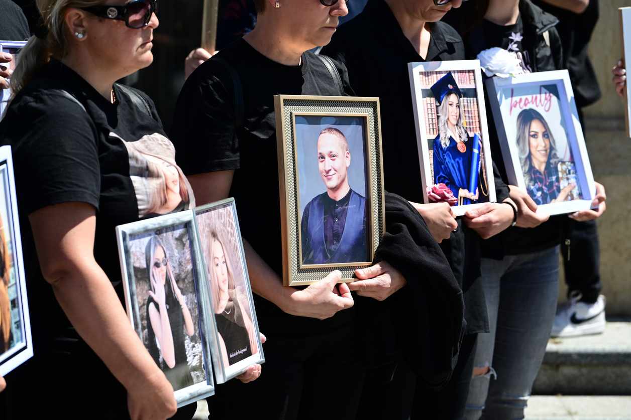 Што точно правеле службените лица во клучни моменти, прашаа родителите на загинатите во „Пулс“