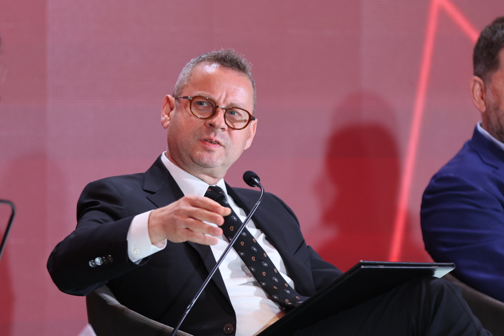 Мукаетов на Самитот „Македонија 2025“:„Алкалоид’ е пример дека Македонија може да се натпреварува глобално“