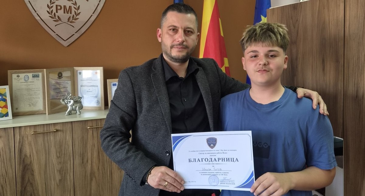 14-годишниот Илија Гигов од Велес е новиот херој, нашол 46.000 денари и ги пријавил во полиција